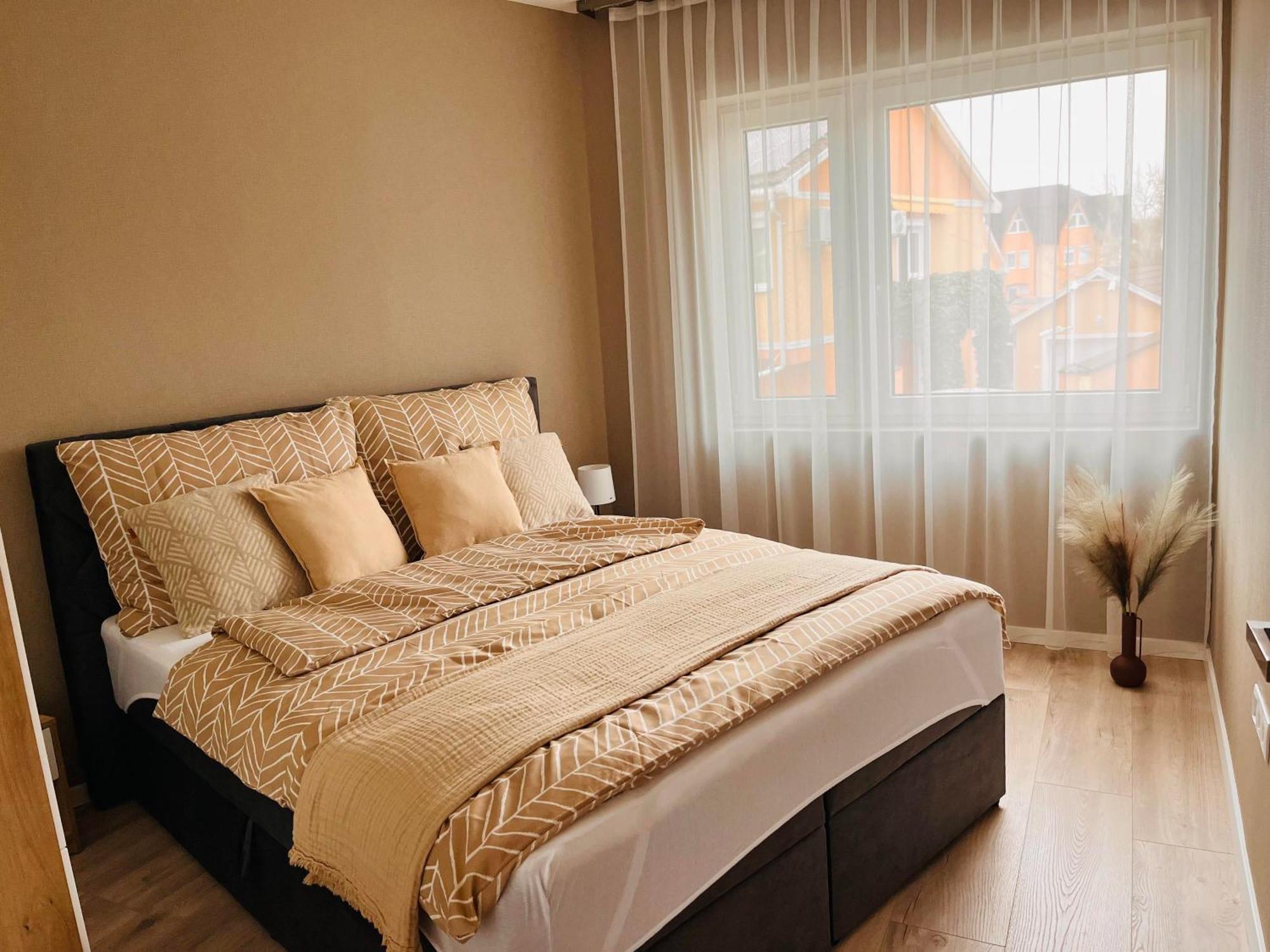 Greta Lux Apartman Гайдусобосло Екстер'єр фото